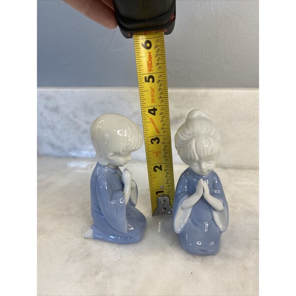 Vintage Pair Praying Children Boy Girl Blue White Porcelain Figurines - Picture 9 of 9
